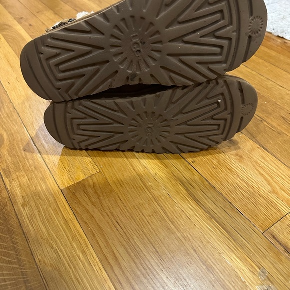 Uggs Mini 9 - Picture 3 of 4